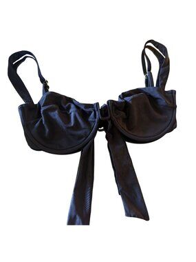 MONDAY Swimwear Cala Roja Bikini Top in Black